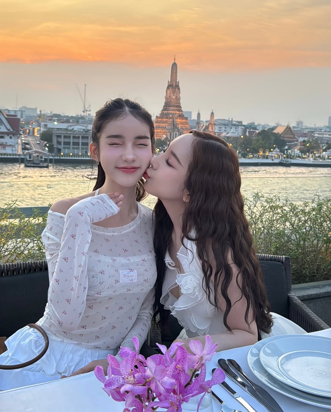 博仁大学优秀校友 —— เฟรม