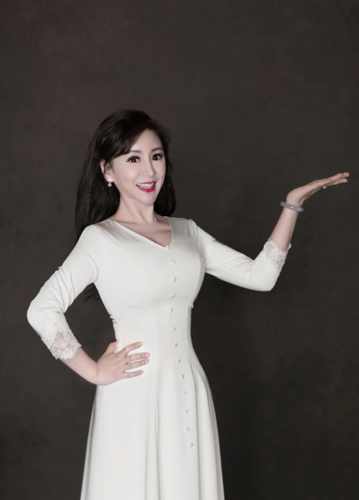 美女主持人李蔚